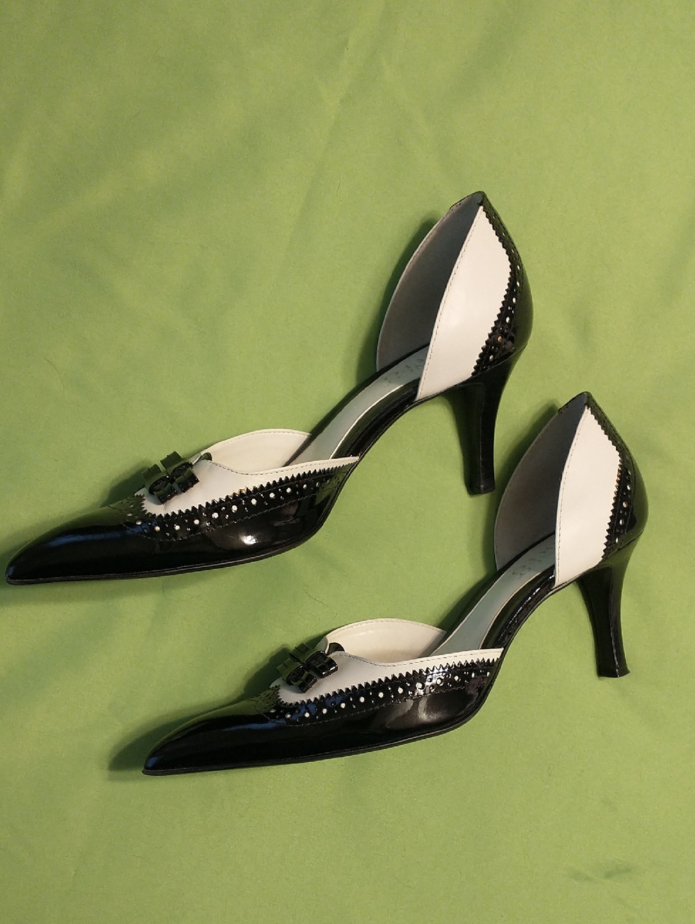 Vintage Franco Sarto Black and White Wing Tip Pumps - Picture 2 of 10